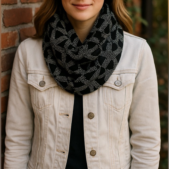 Michael Kors MK Logo Infinity Scarf Women Winter Casual Classic Designer Cozy - Picture 1 of 6